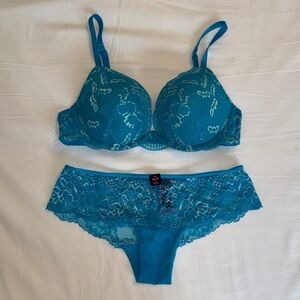 La Senza Bra and Underwear set 32C XS